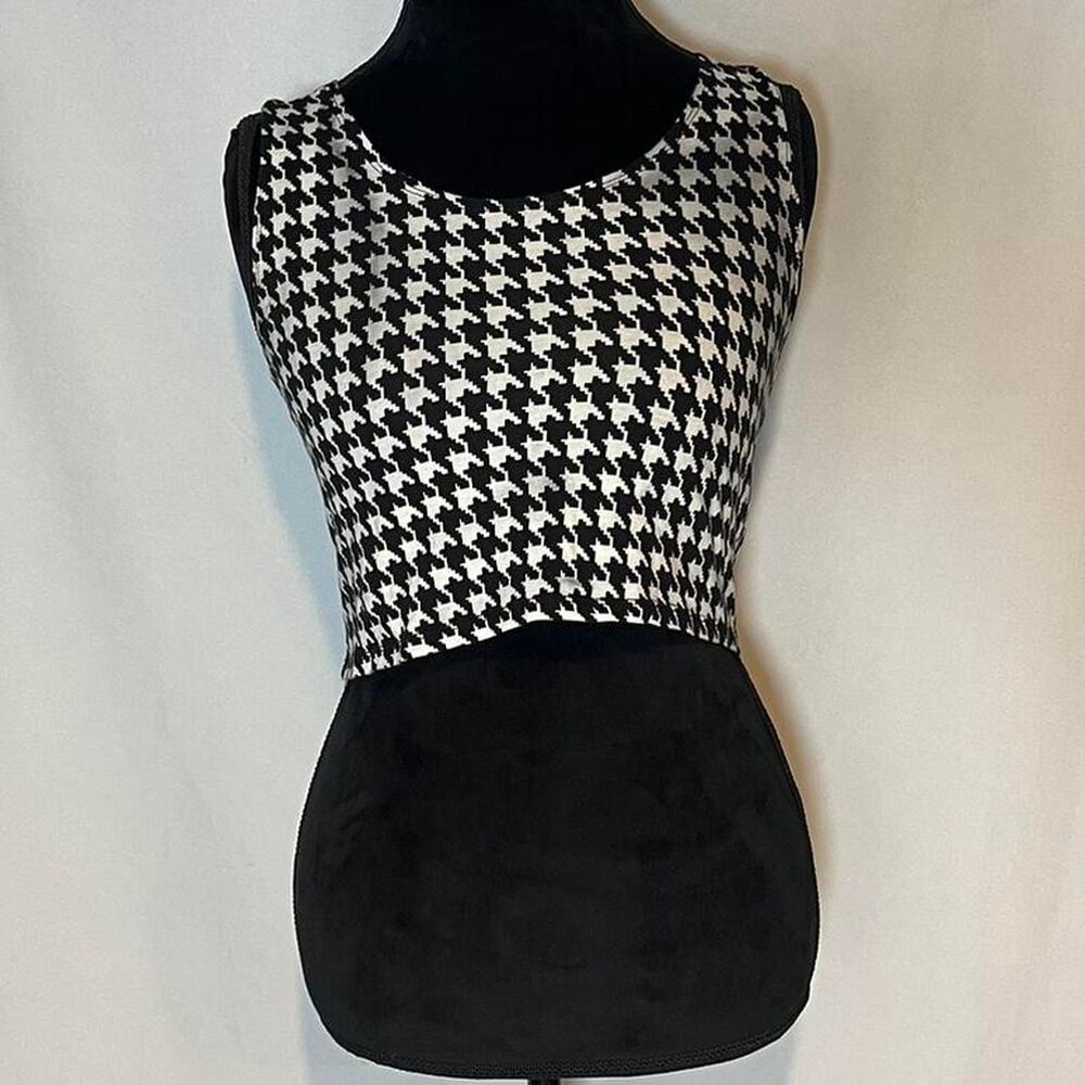 Unbranded Women's Black and White Crop-top